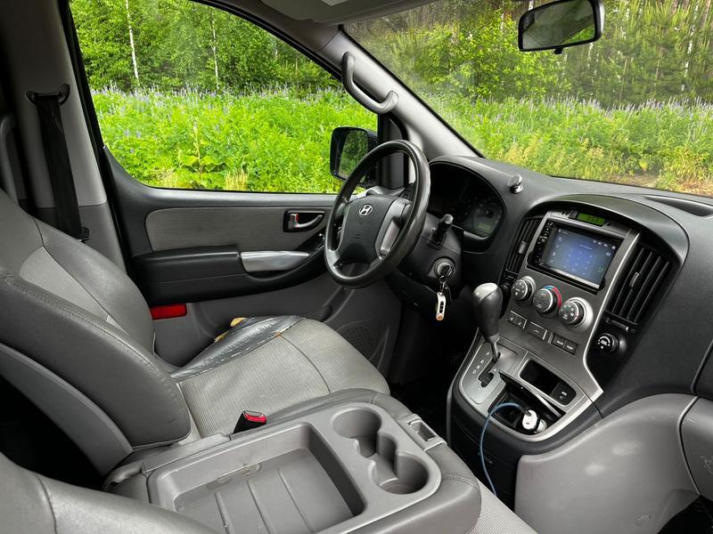 HYUNDAI STAREX